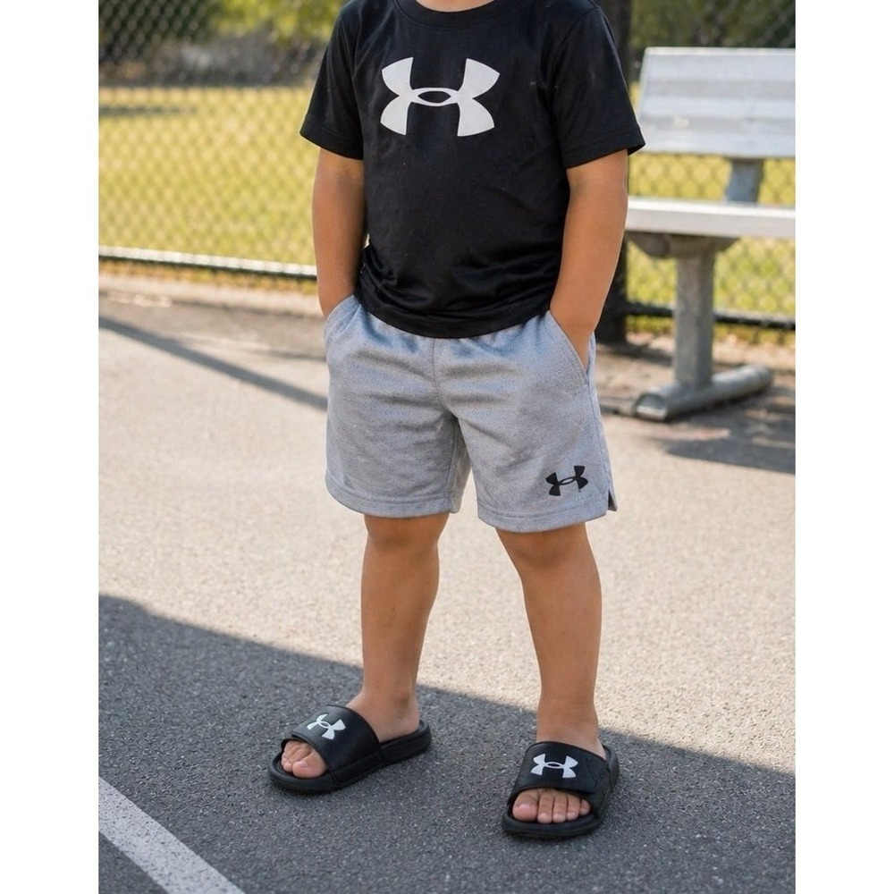Under Armour Black & White Slides (sz. 11)